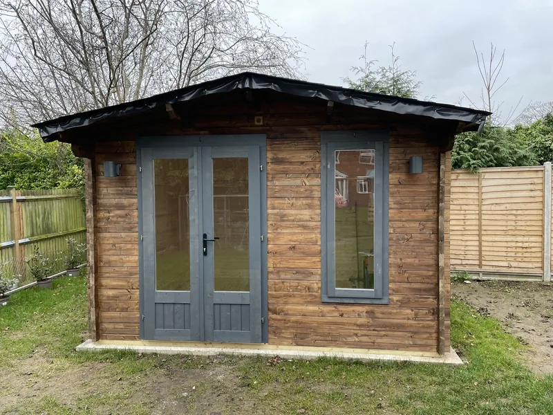 Finished log cabin garden office in Surrey